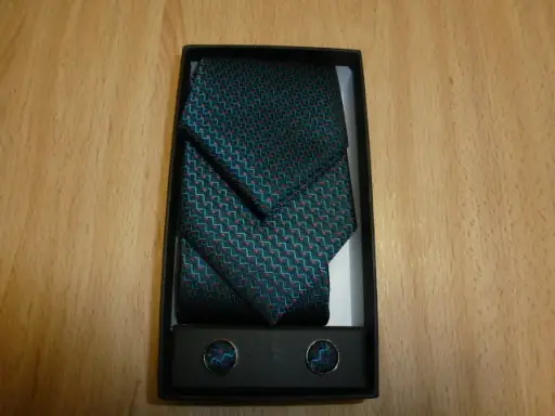 [1587-2] Conjunto corbata, pañuelo y gemelos