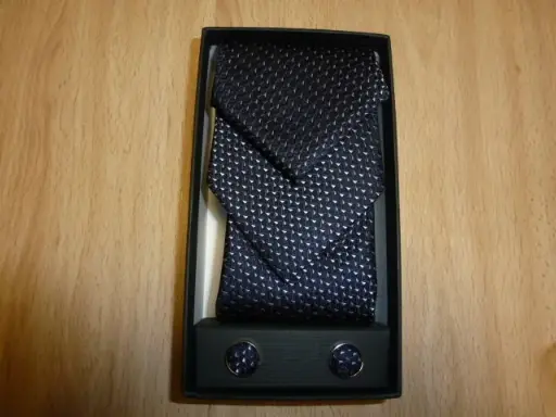 [1587-3] Conjunto corbata, pañuelo y gemelos