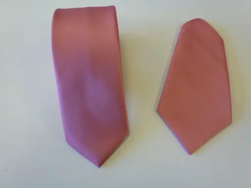 [603-3] Corbata raso 8 cm, pañuelo rosa chicle