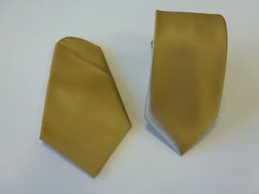 [604-3] Corbata raso 8 cm, pañuelo beig