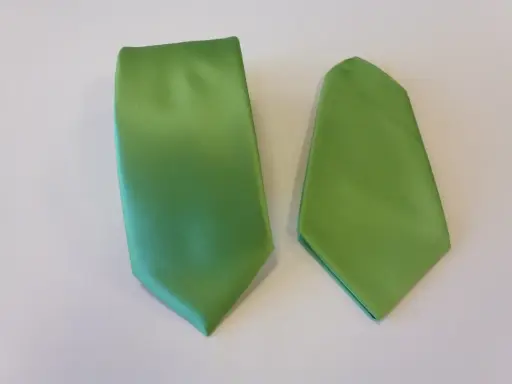 [605-4] Corbata raso 8 cm, pañuelo verde pistacho