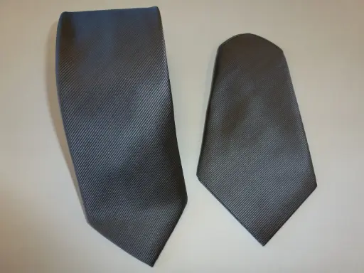 [8001-3] Corbata microfibra falso liso 8 cm y pañuelo gris oscuro