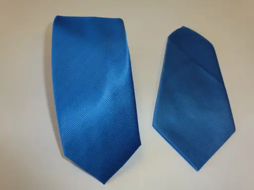 [8002-2] Corbata microfibra falso liso 8 cm y pañuelo azul