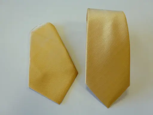 [8008-3] Corbata microfibra falso liso 8 cm y pañuelo vainilla