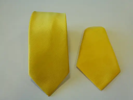 [8008-4] Corbata microfibra falso liso 8 cm y pañuelo amarillo