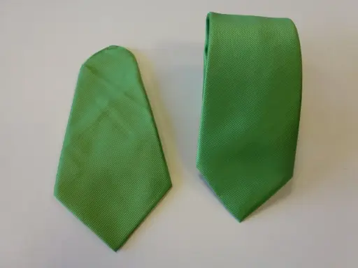 [8009-4] Corbata microfibra falso liso 8 cm y pañuelo verde pistacho