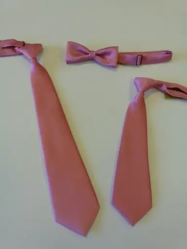 [N603-3] Nudo grande, pequeño, fajín, pajarita raso rosa chicle.