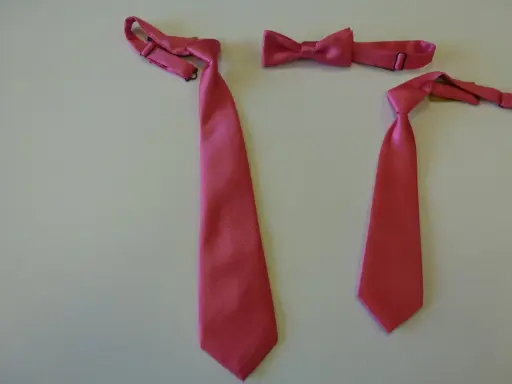 [N8004-3] Nudo grande, pequeño, fajín, pajarita falso liso rosa chicle