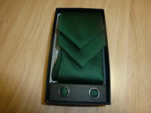 [1593-3] Conjunto corbata, pañuelo y gemelos